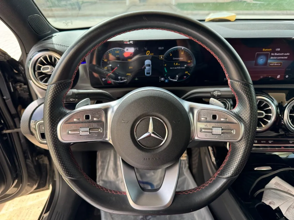 Car image 18