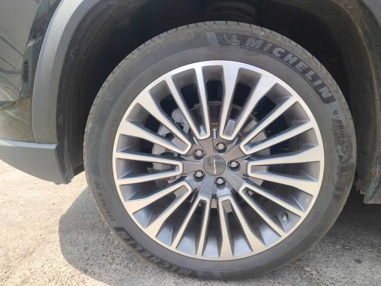 Car image 10