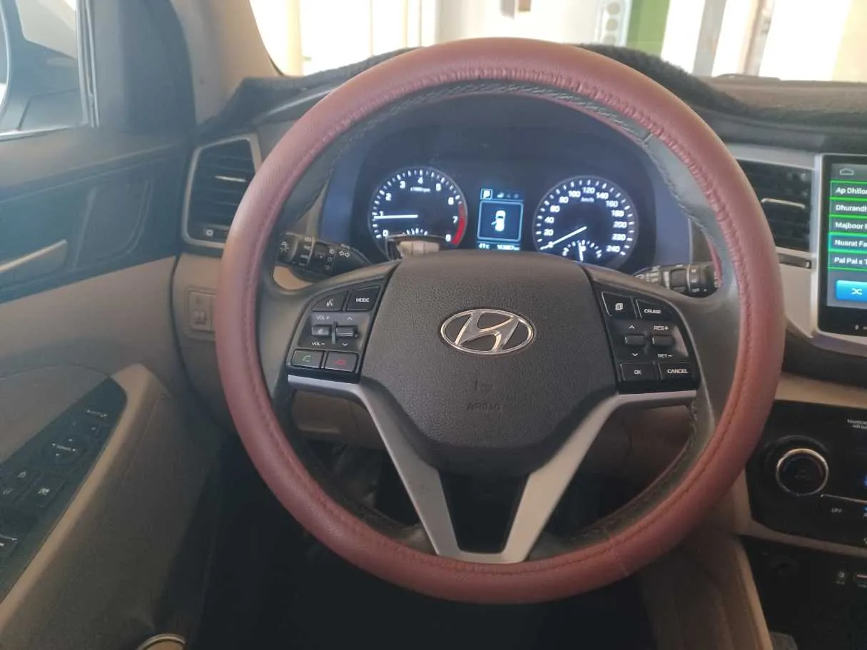 Car image 16