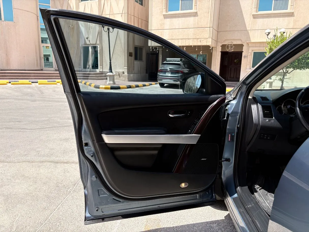 Car image 10