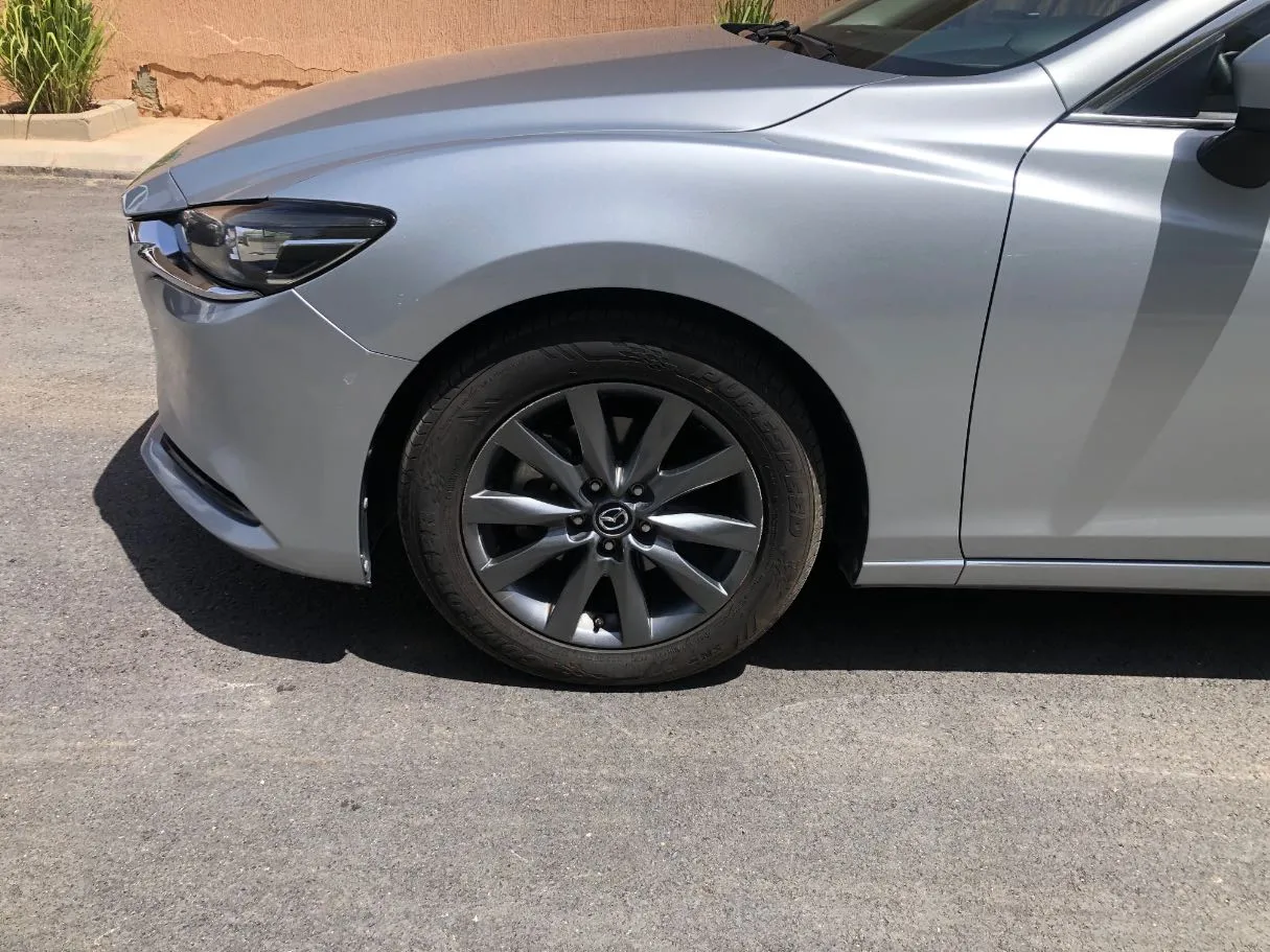 Car image 9