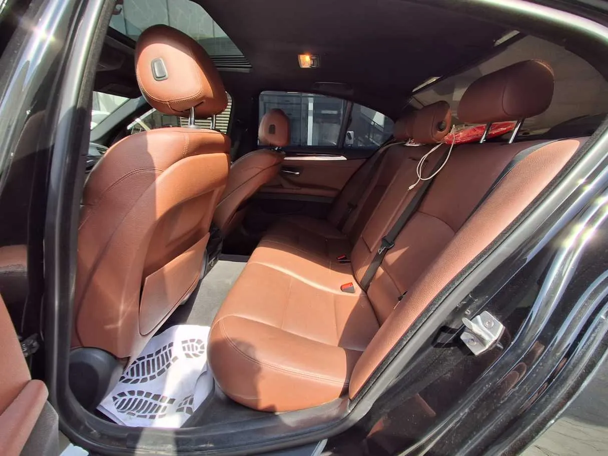 Car image 13