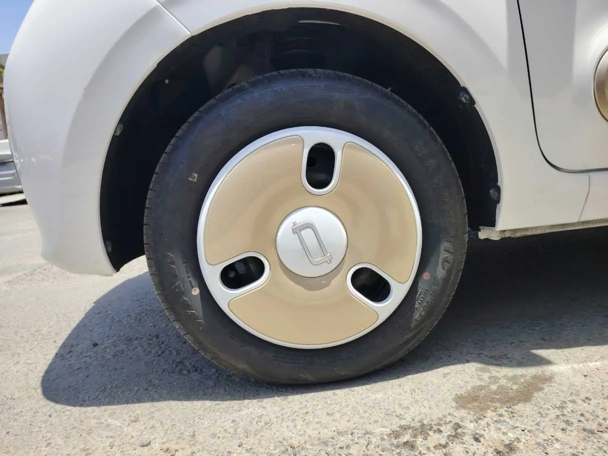 Car image 9
