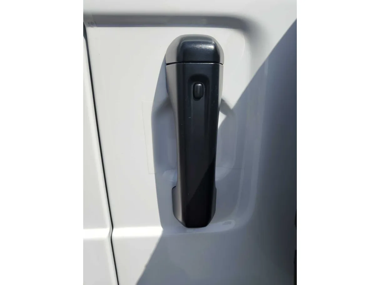 Car image 33