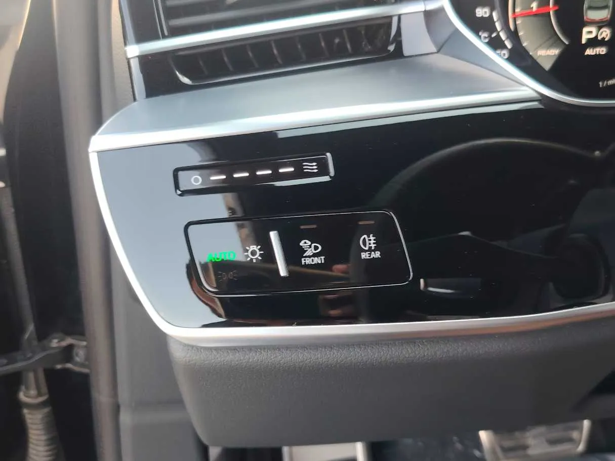 Car image 28