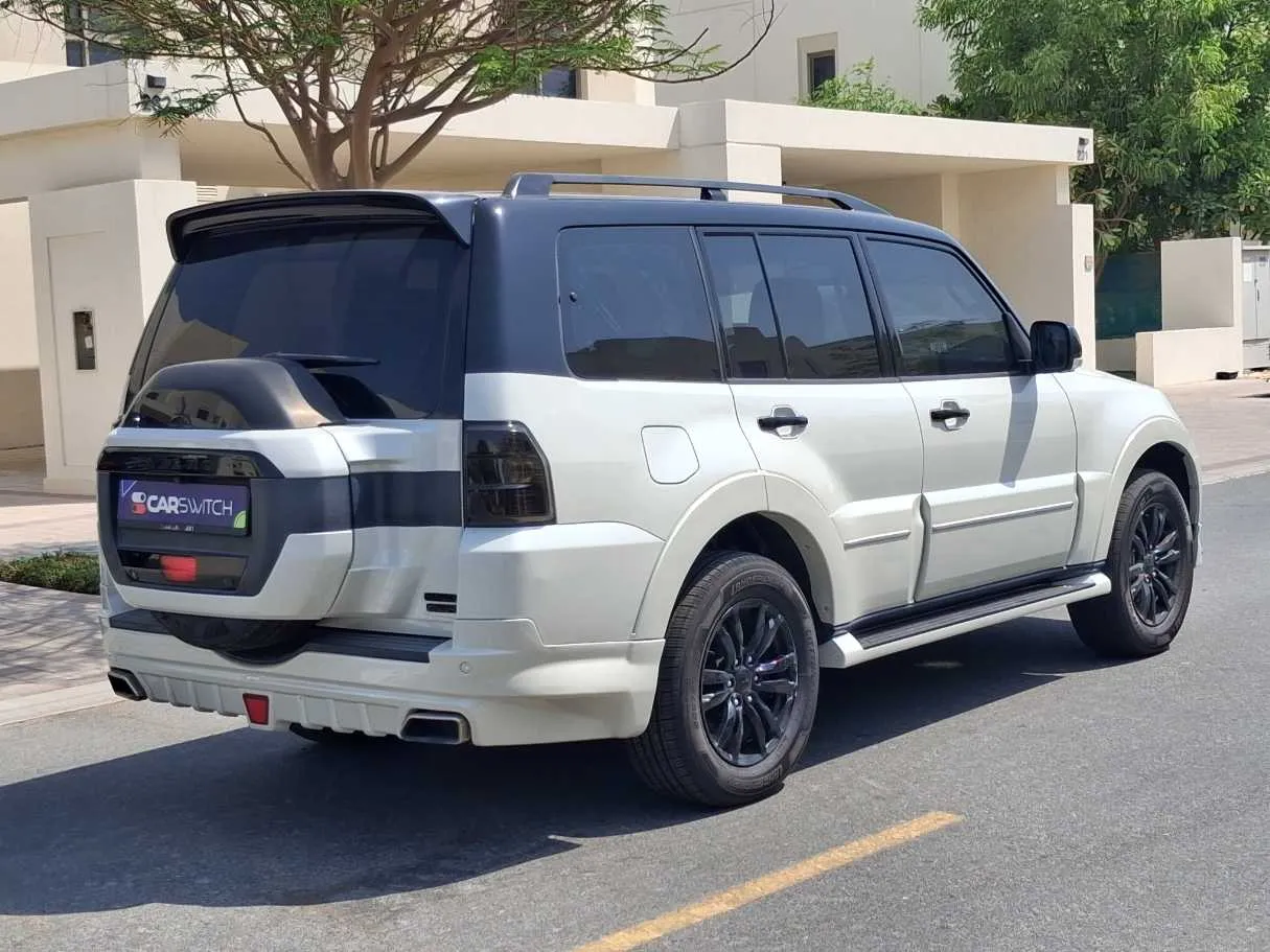 Car image 5