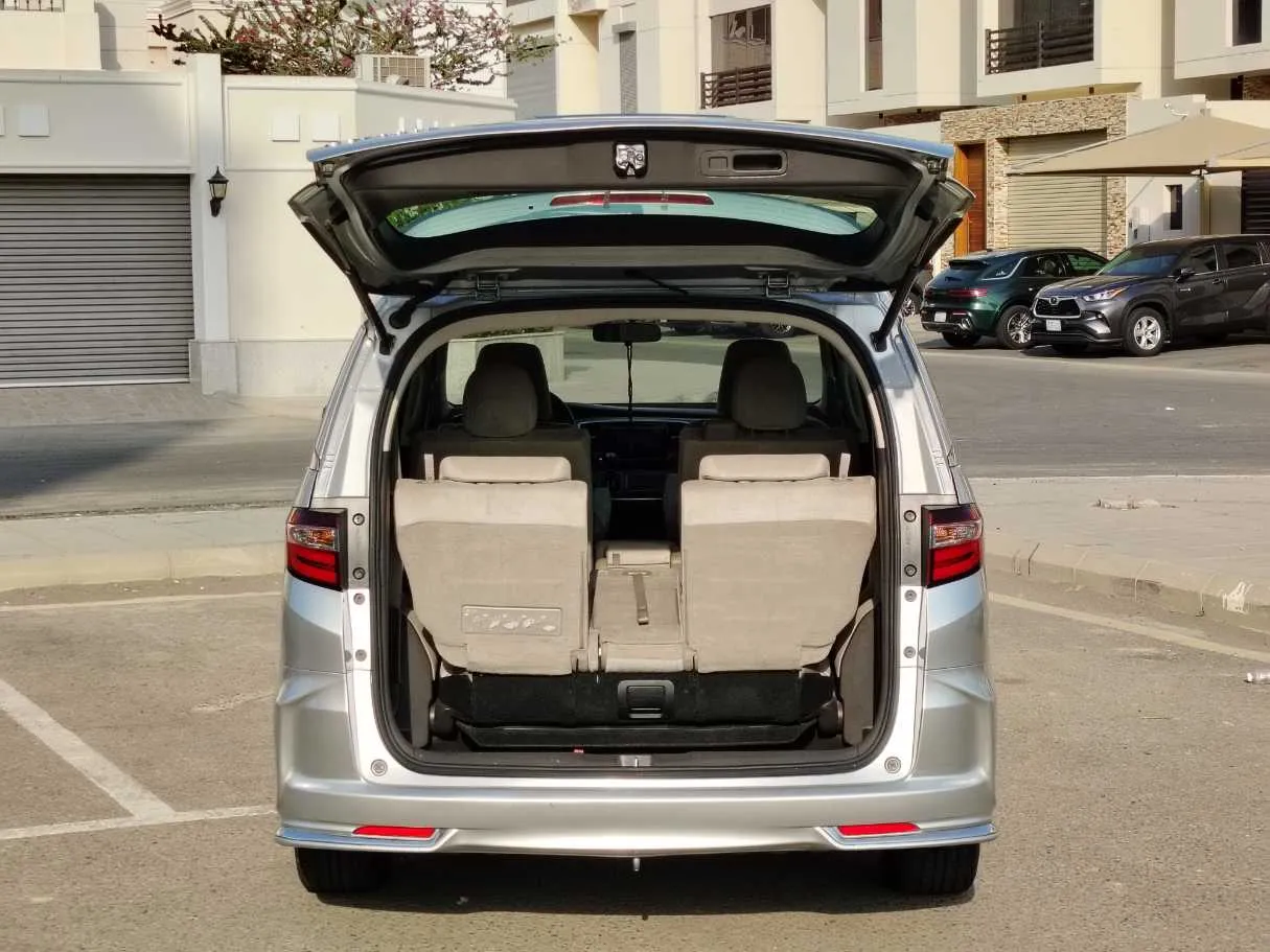 Car image 23