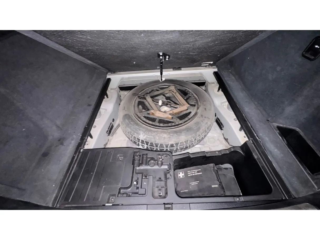 Car image 27