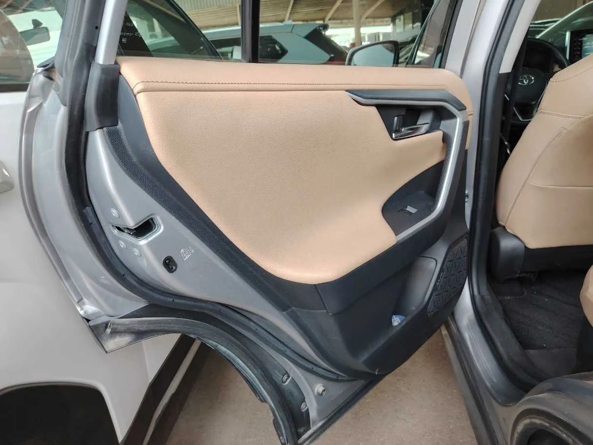 Car image 21