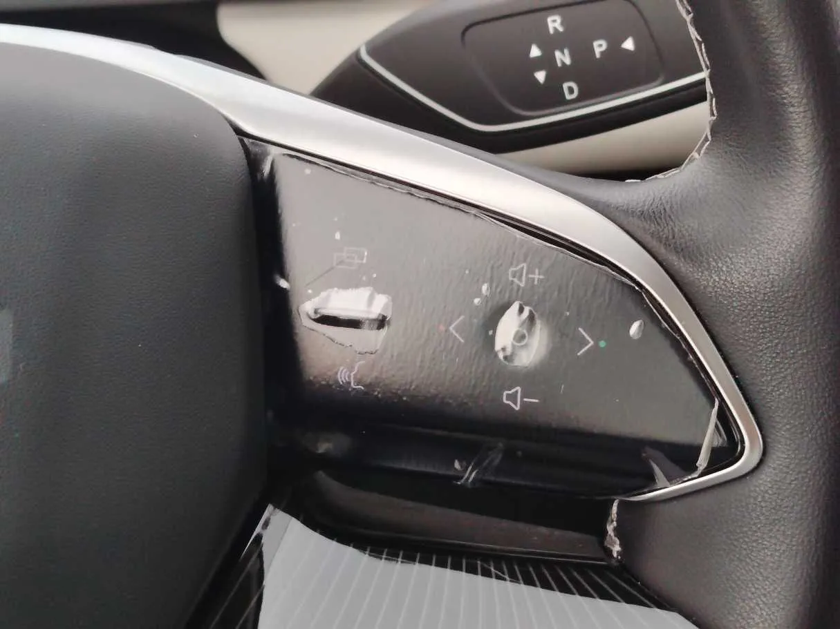 Car image 26