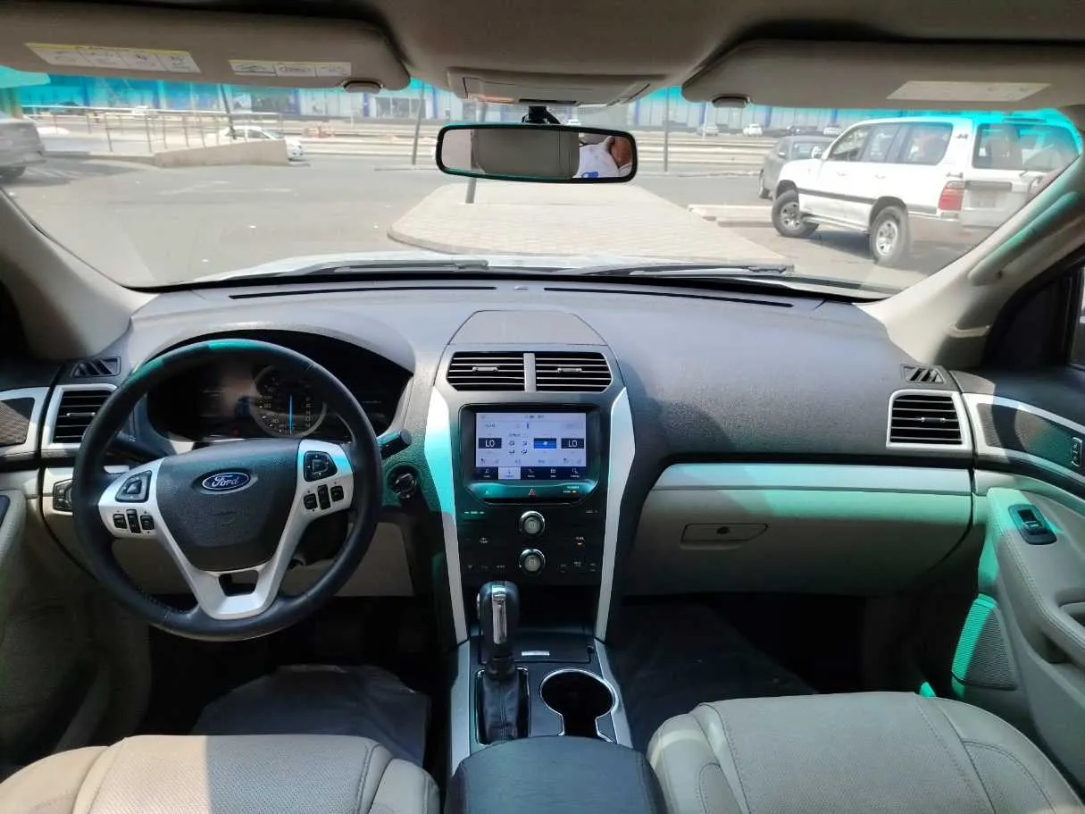 Car image 25