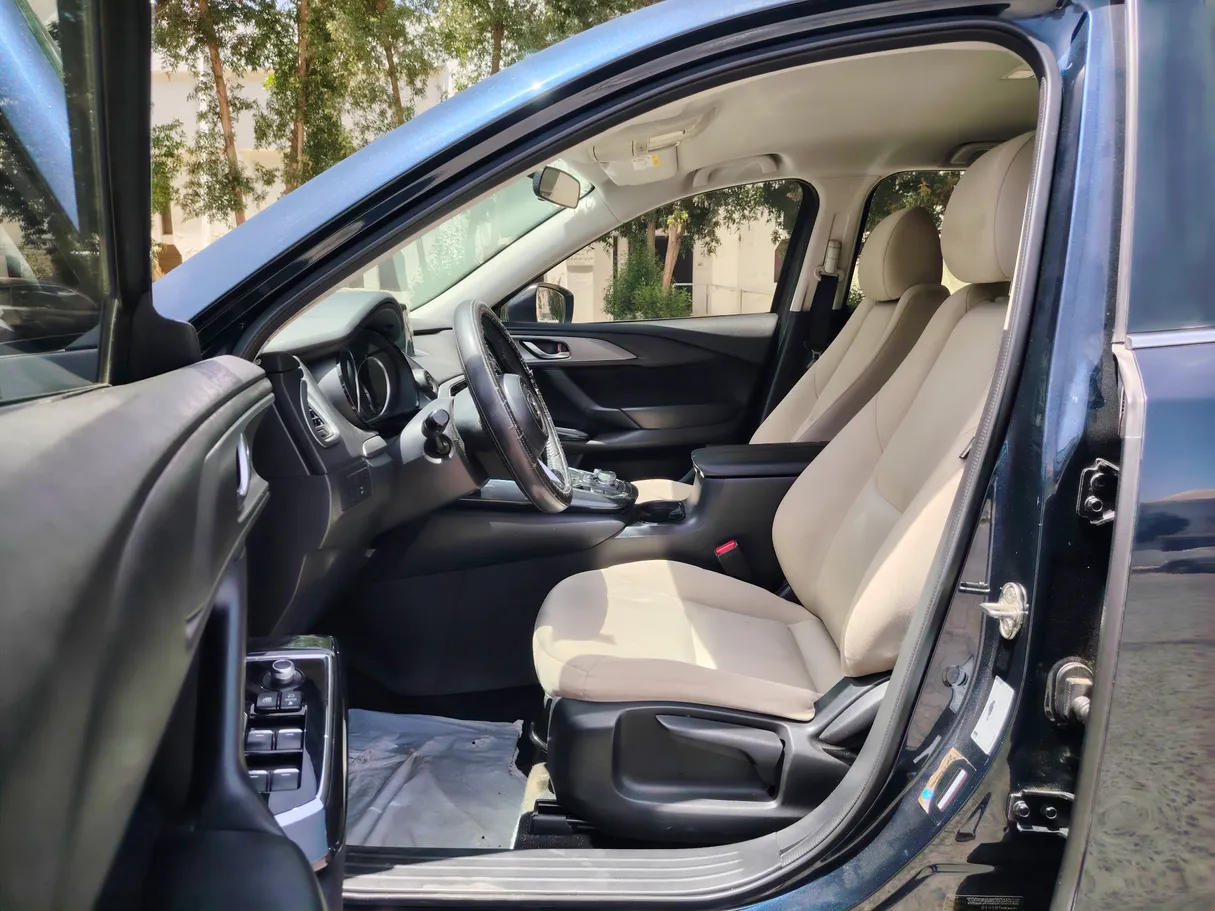 Car image 10