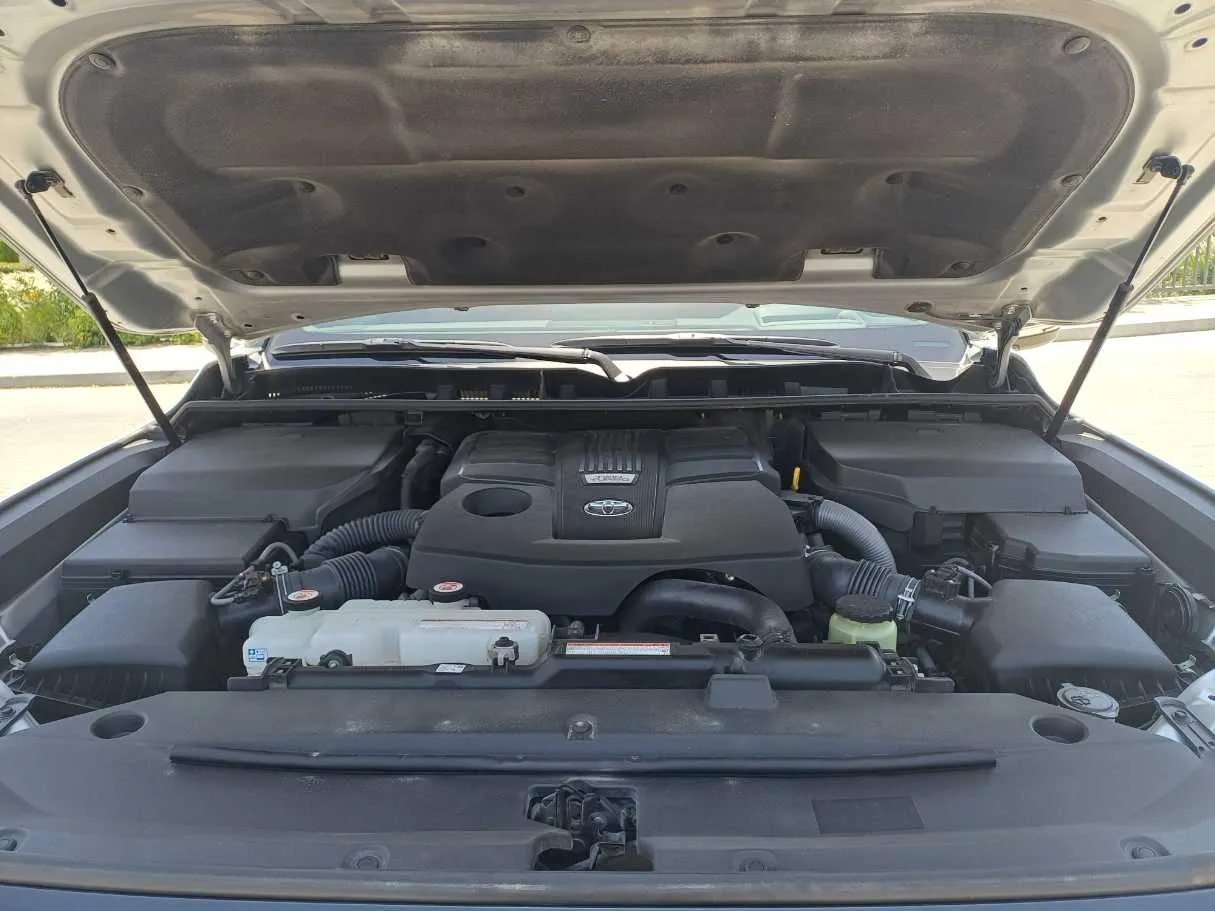 Car image 27
