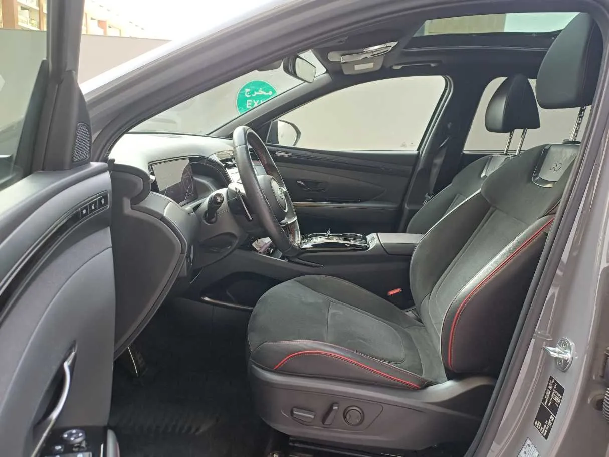 Car image 12