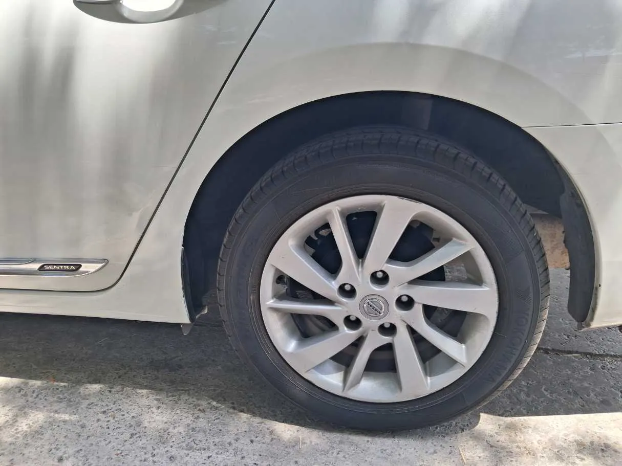 Car image 9