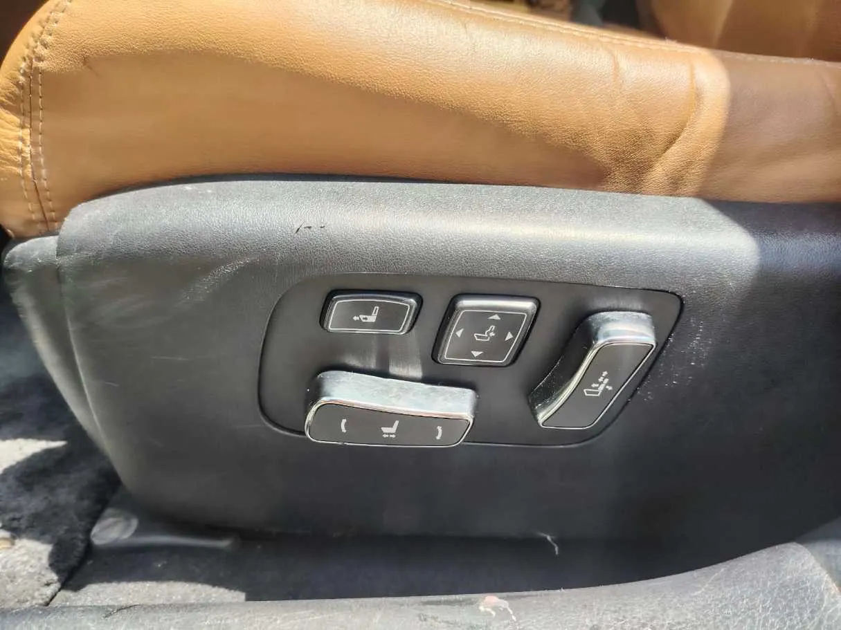 Car image 36