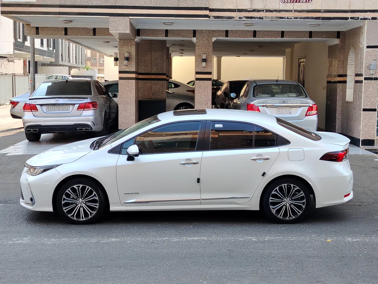 Car image 8