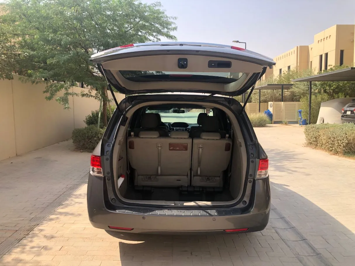 Car image 19