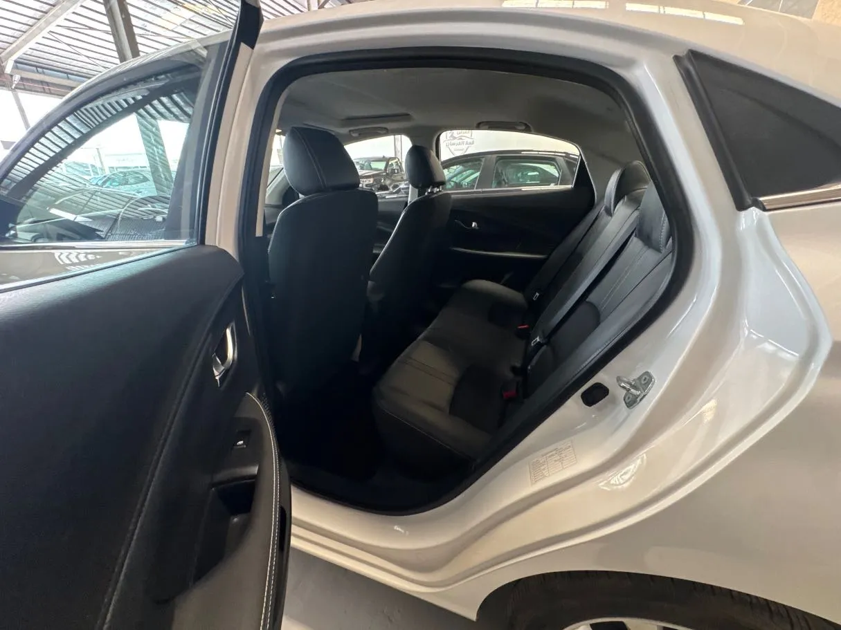 Car image 16