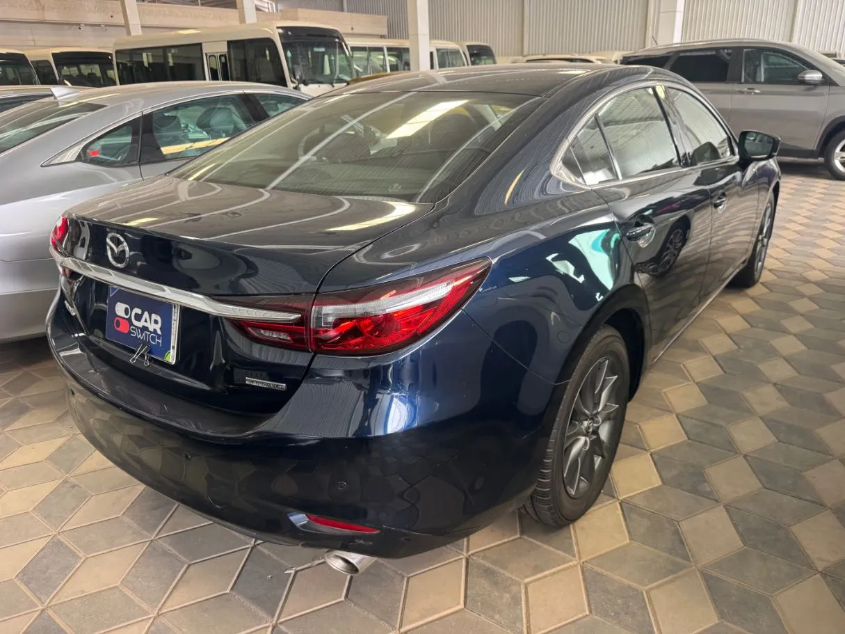Car image 4