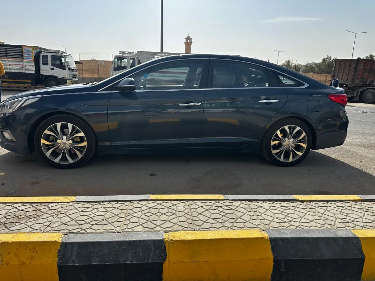 Car image 8
