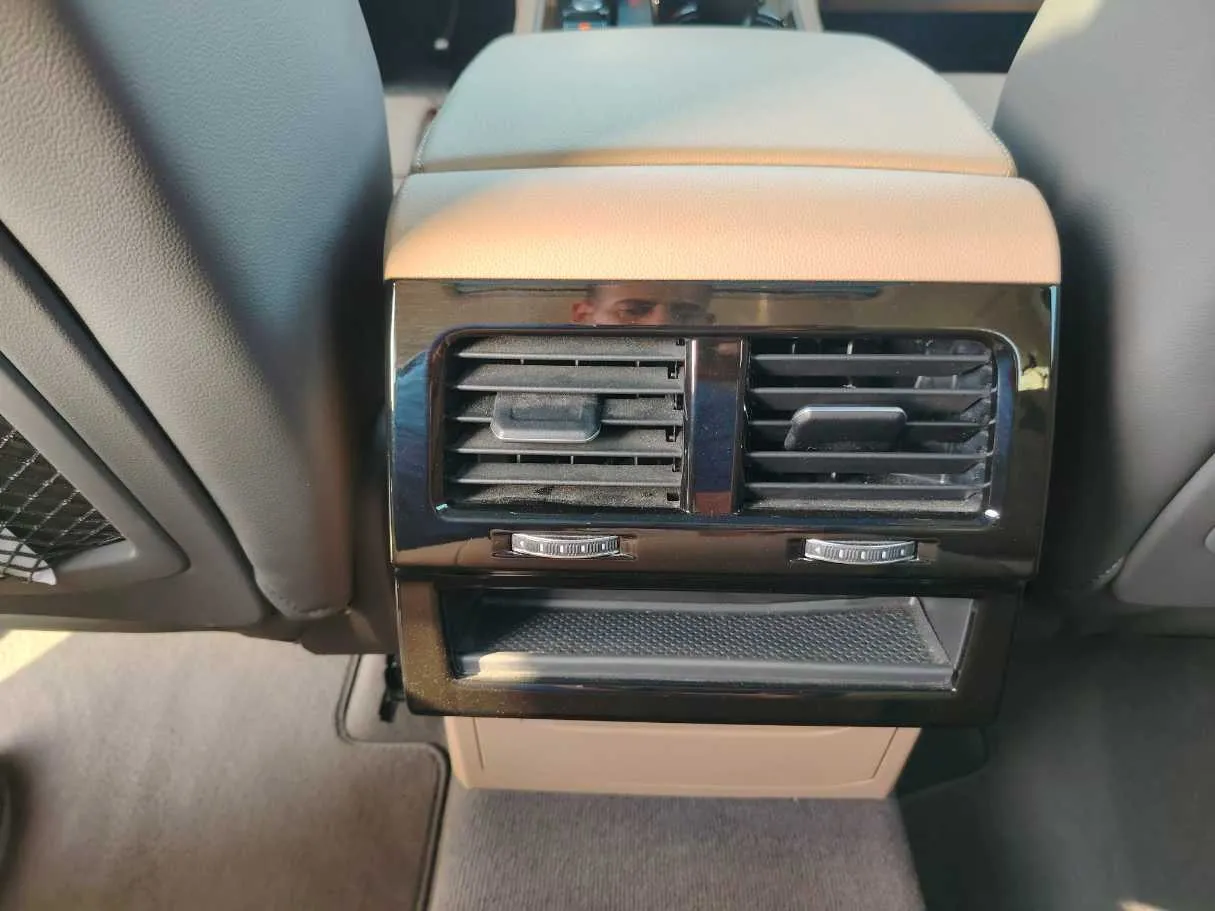 Car image 32