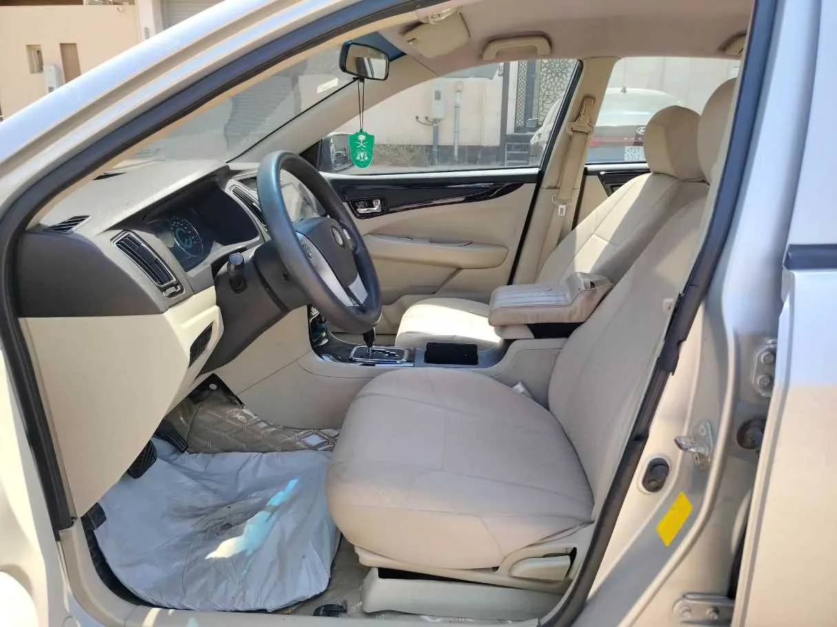 Car image 14