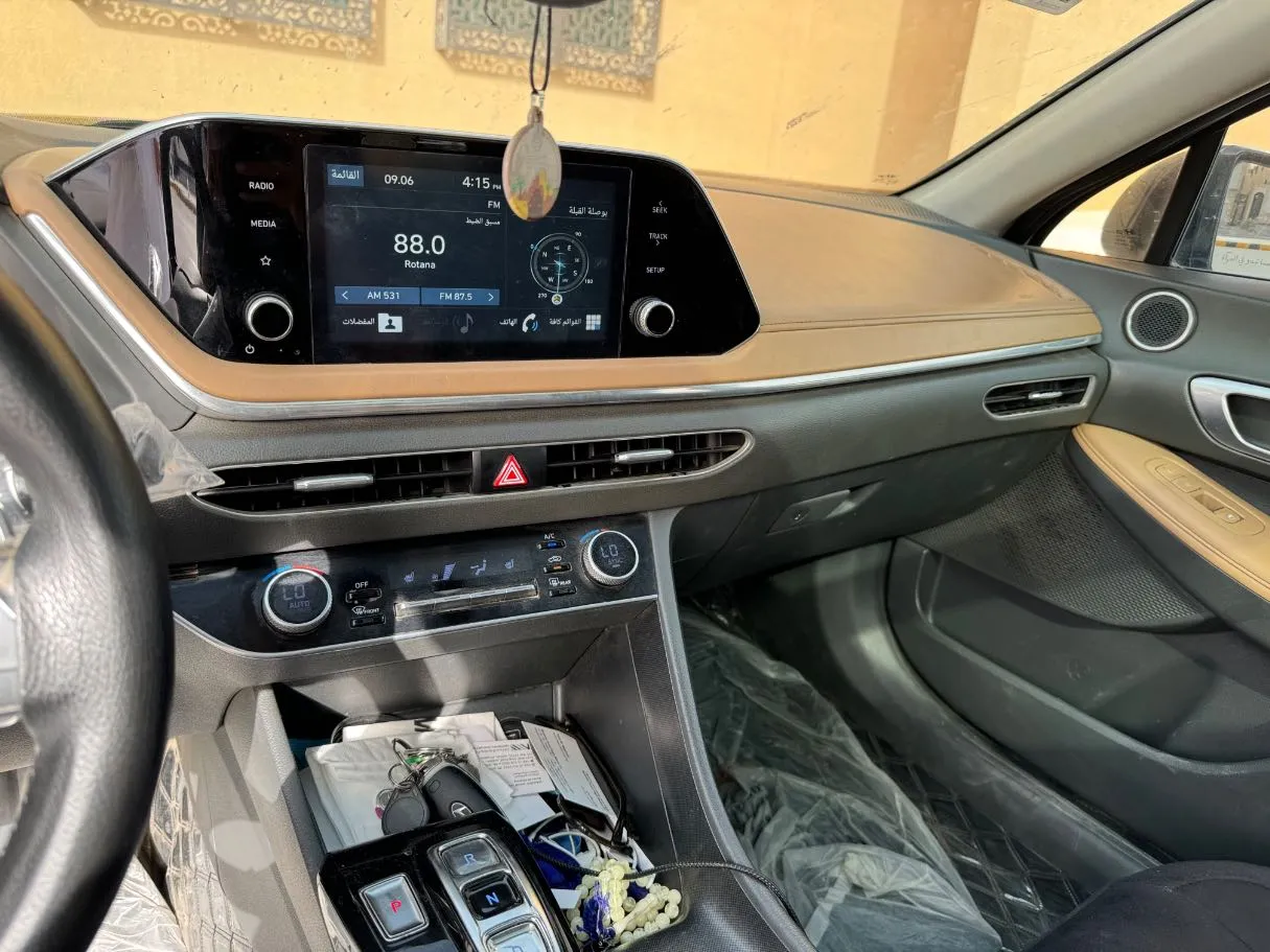 Car image 16