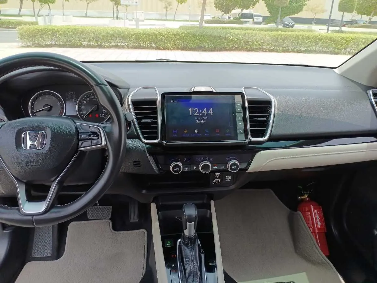 Car image 15