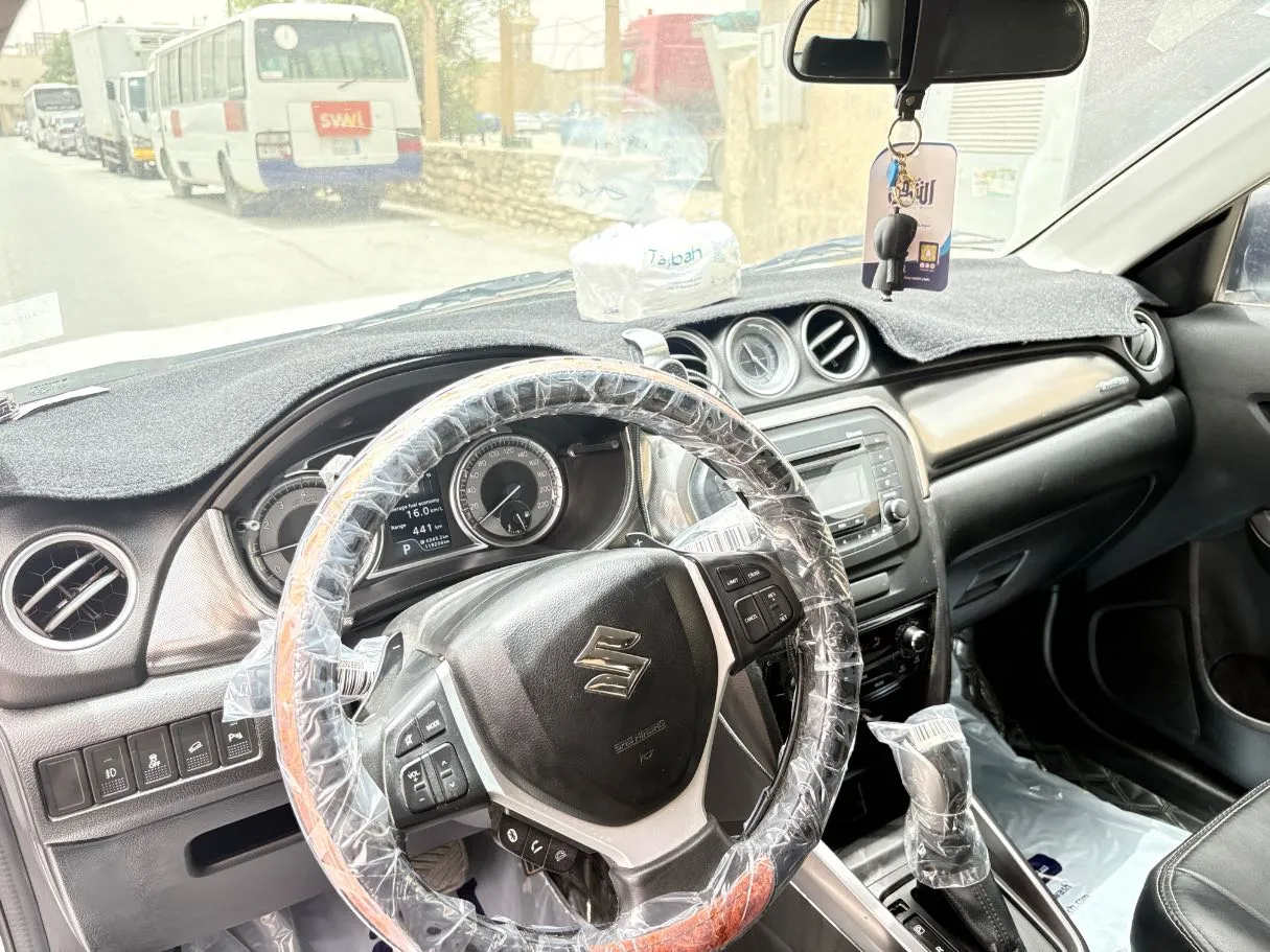 Car image 12