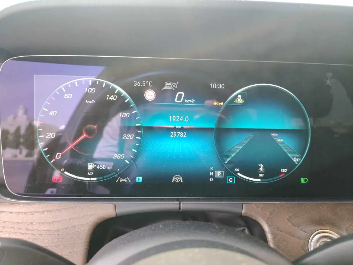Car image 30