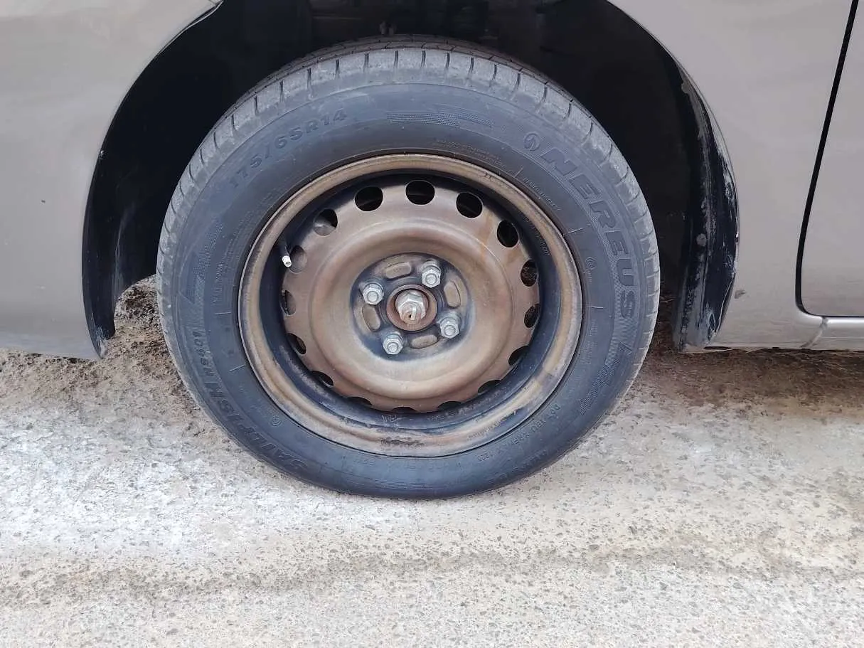 Car image 10