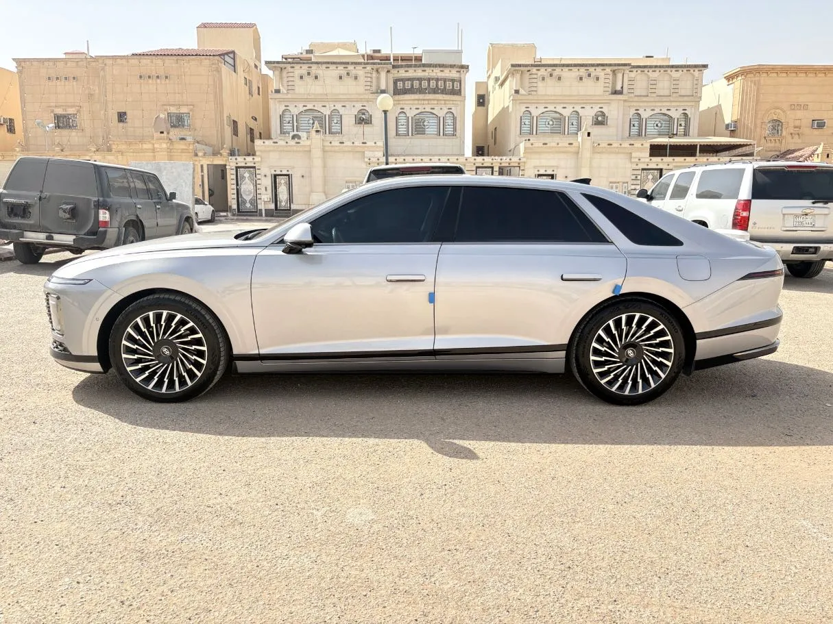 Car image 8