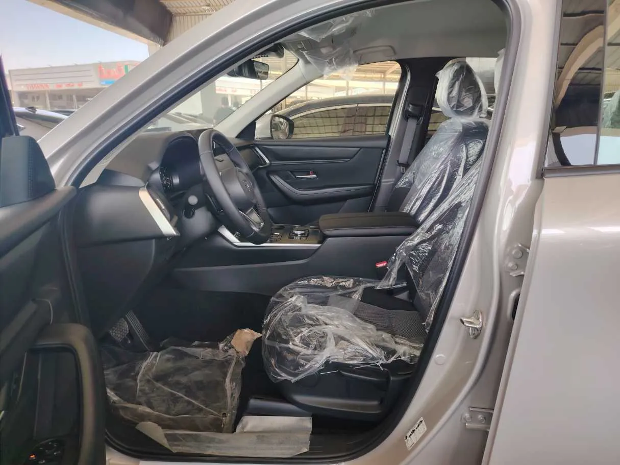 Car image 12