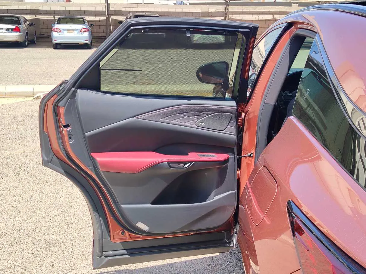 Car image 14
