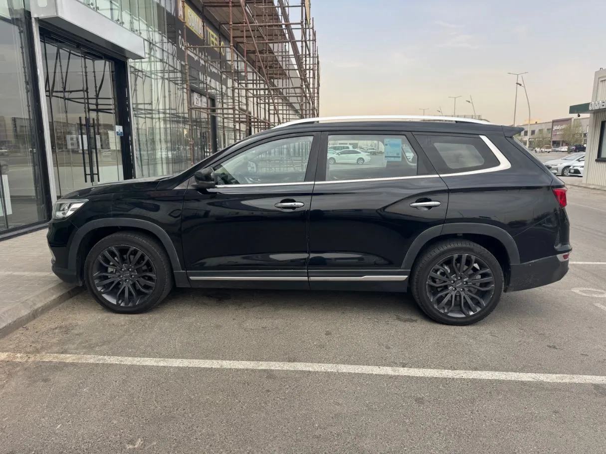Car image 8