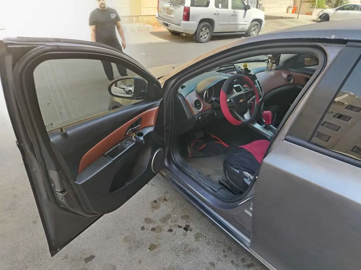 Car image 12