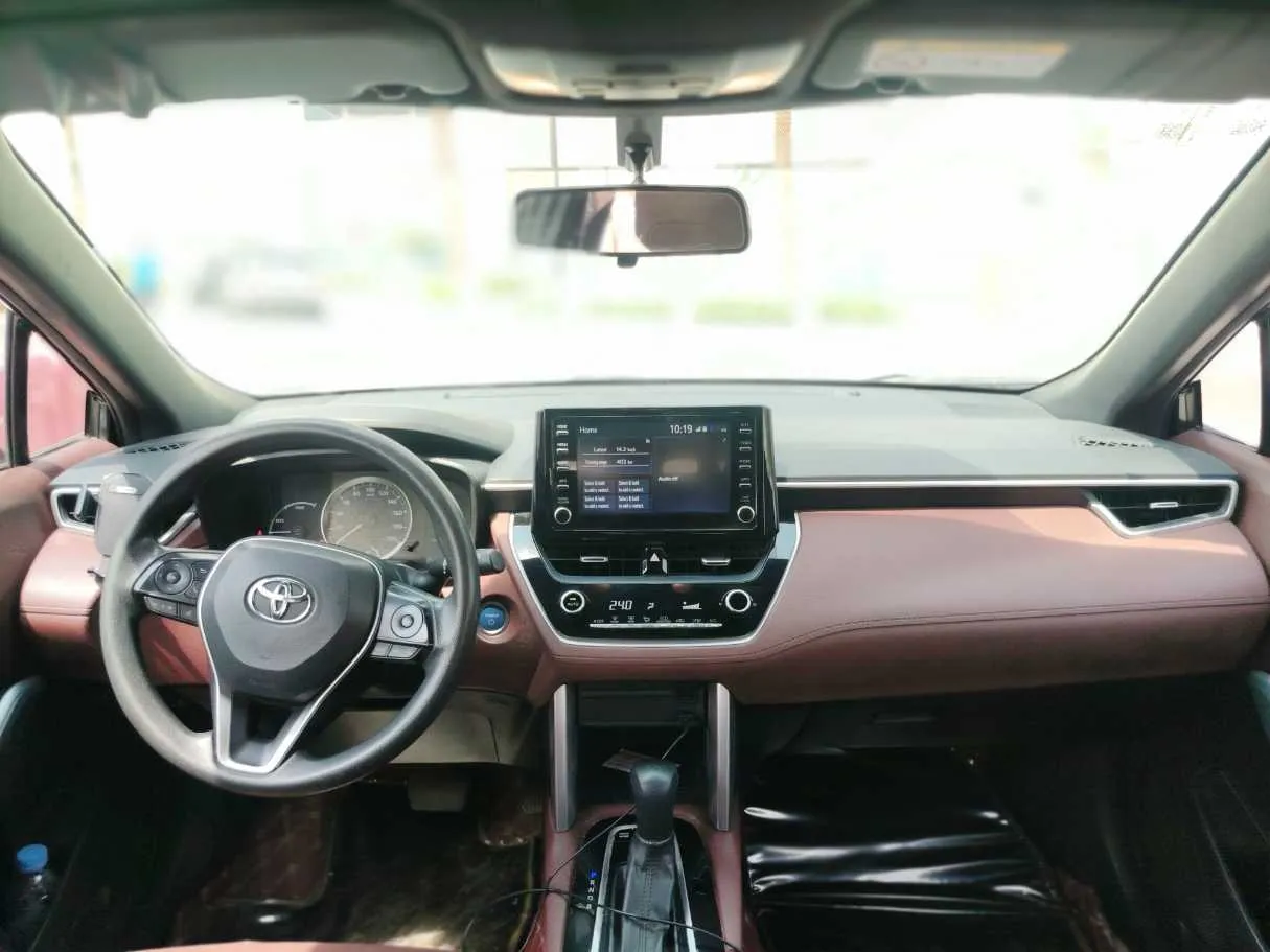 Car image 15