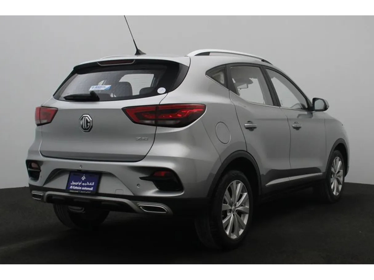 Car image 2