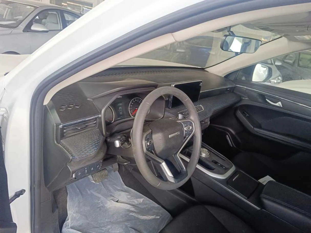 Car image 10