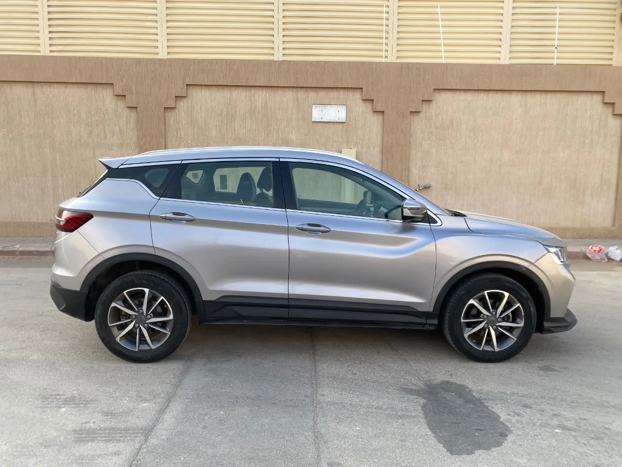 Car image 4