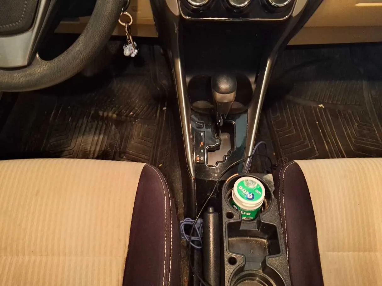Car image 12
