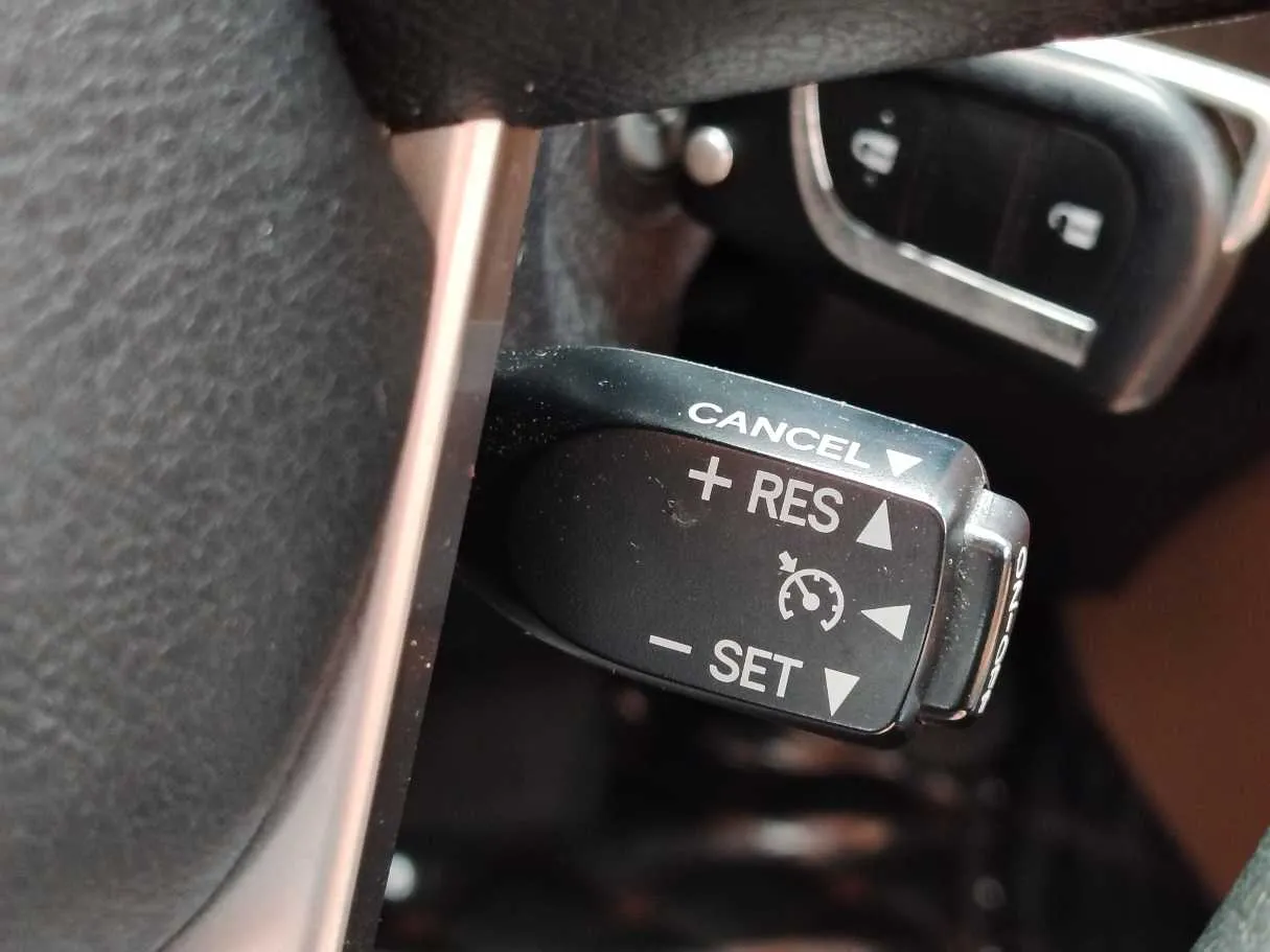 Car image 24