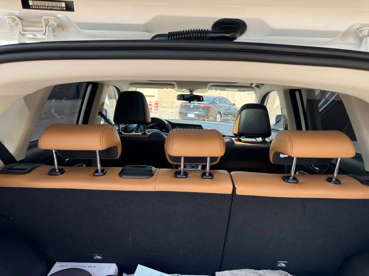 Car image 25