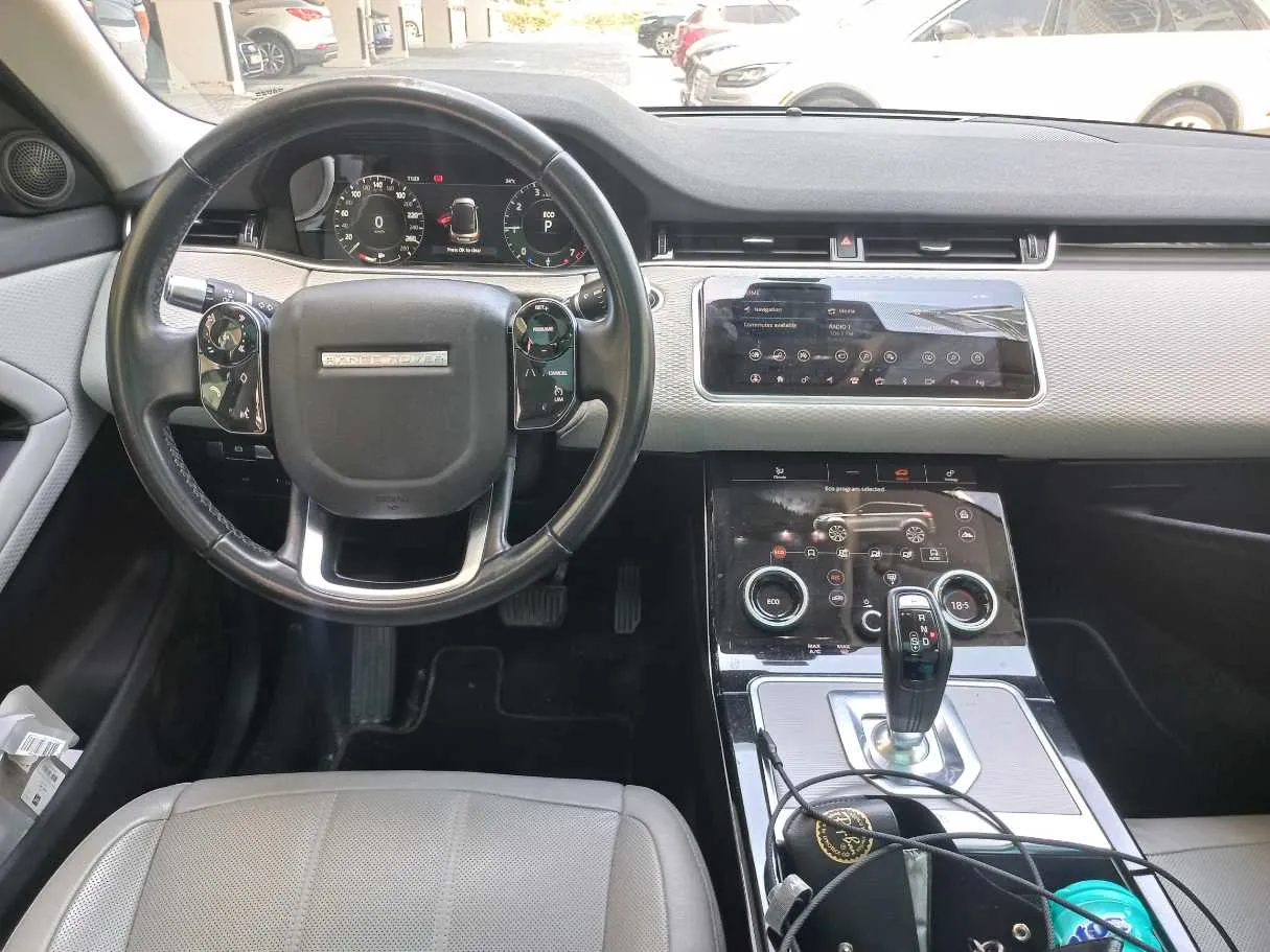 Car image 14