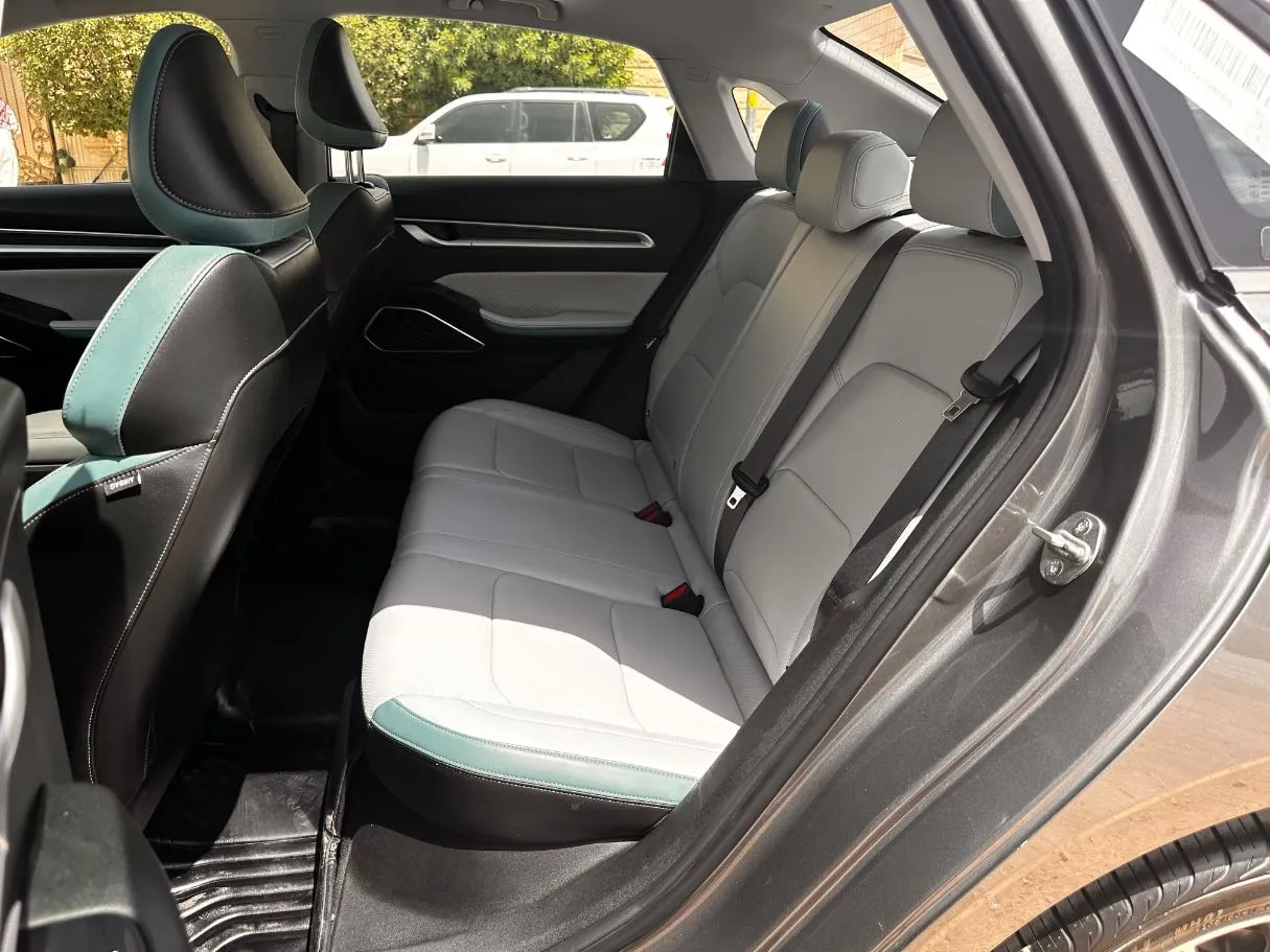 Car image 14