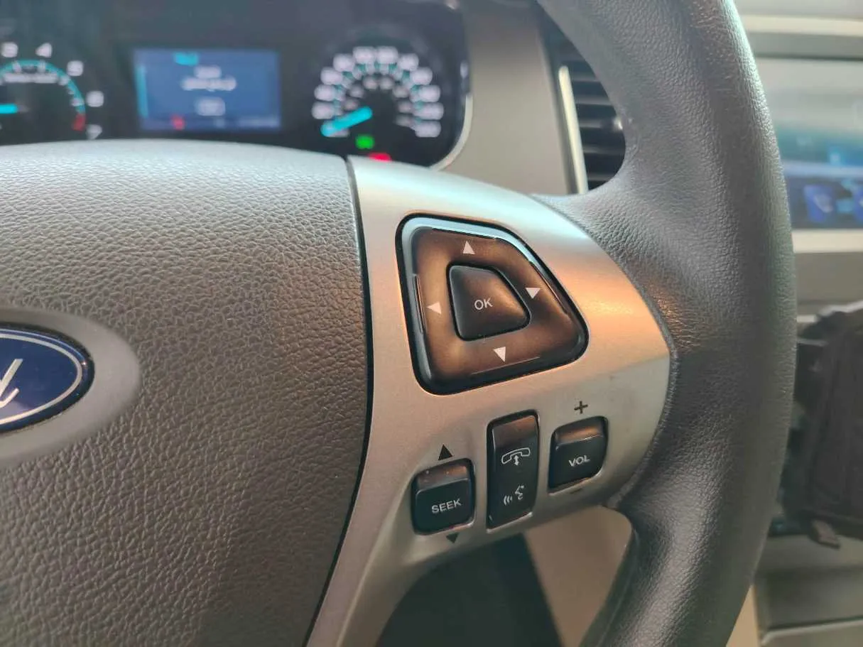 Car image 35