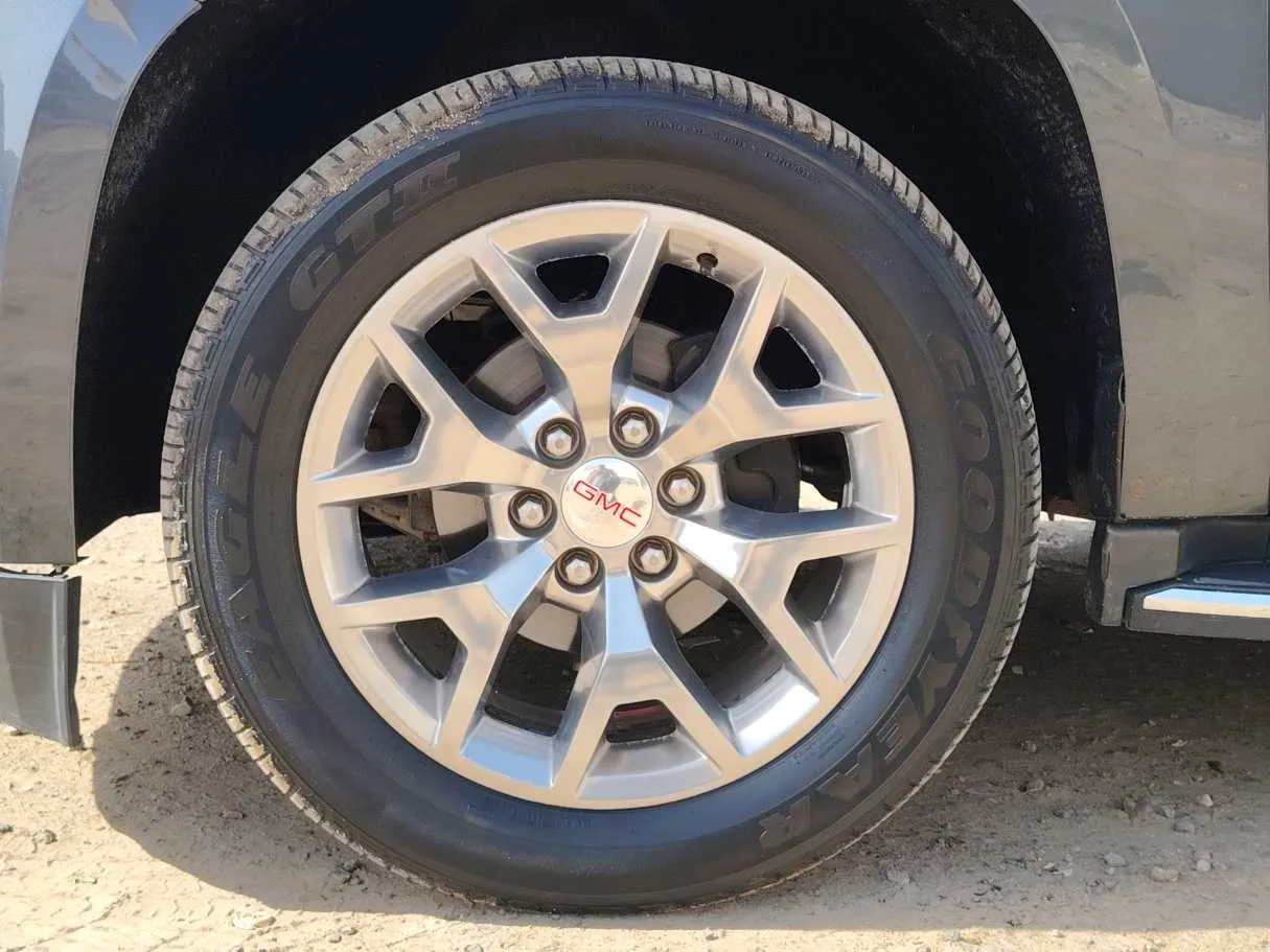 Car image 10