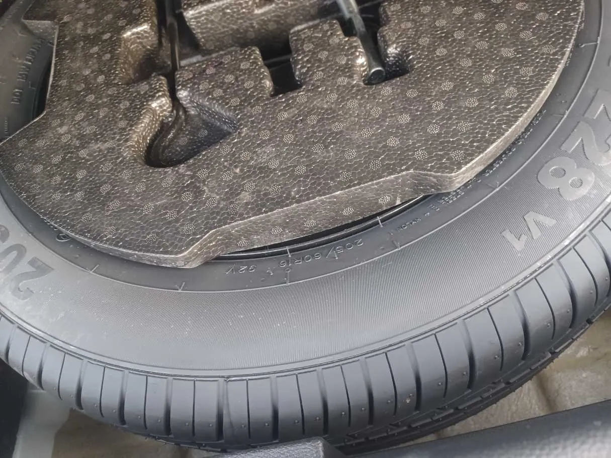 Car image 22