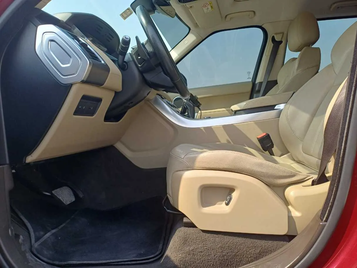 Car image 12